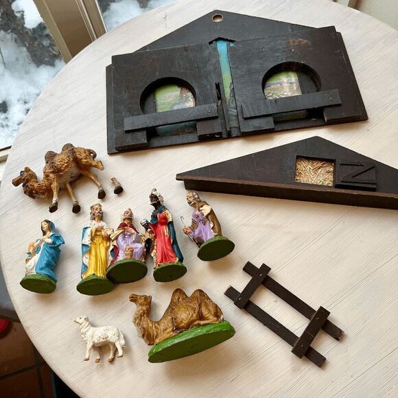 Vintage 50s Italian-Made Nativity Set Wooden Stable Painted Paper Figurines - Picture 7 of 12